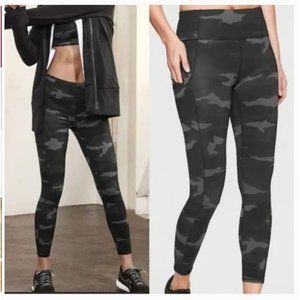 Athleta Camo Contender Leggings 7/8 Zip Pocket size S